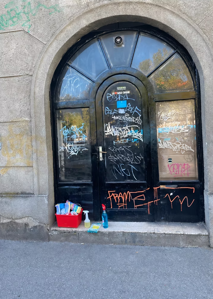 Uklanjanje grafita - Trg Vladka Mačeka